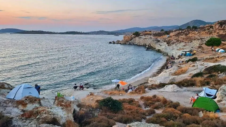 İzmir'in Koyları'ndan biri olan Foça Çanak Koyu'nun fotoğrafı.