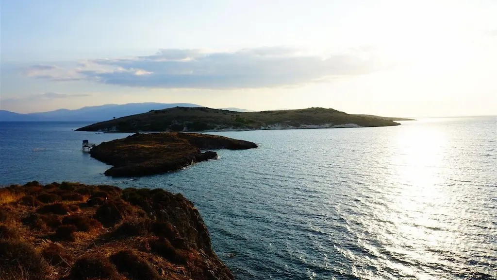 İzmir'in Koyları'nda bulunan kamp alanlarından biri olan İngiliz Burnu kamp alanının fotoğrafı.